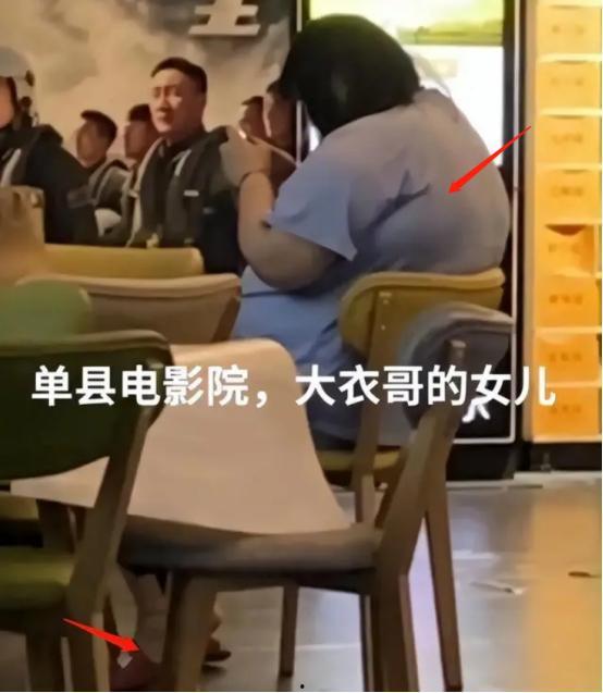 穿睡衣能去电影院吗